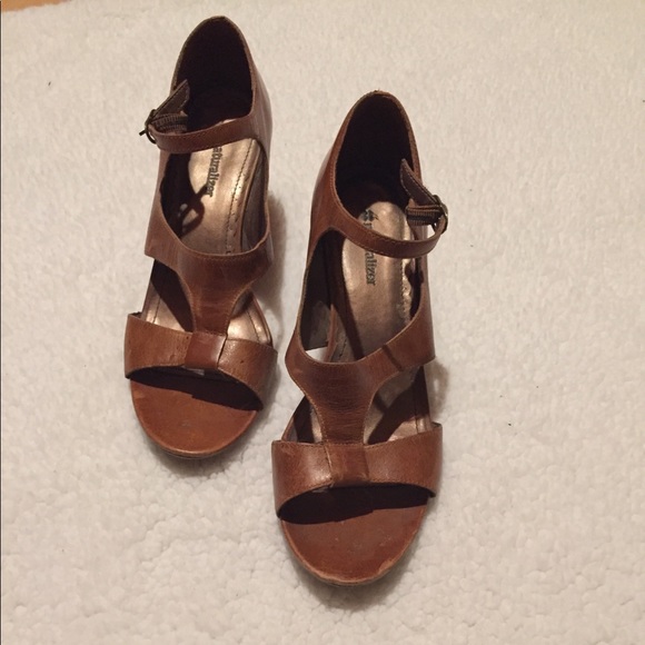 🍁3/$25 Naturalizer leather sandals - Picture 1 of 4